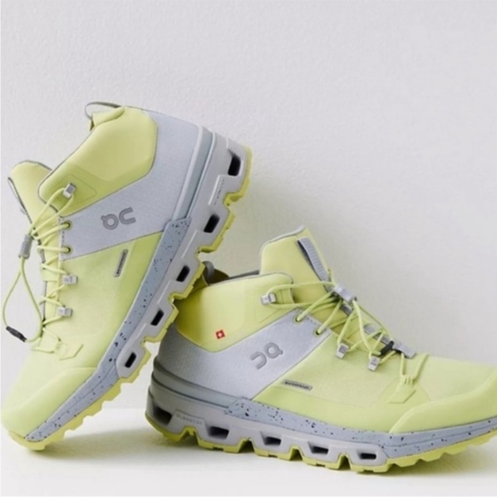 On Cloud Cloudtrax Waterproof hiking Shoe Sneaker Glacier/Zest Size 6.5